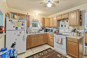 1266 S 14th St, Coos Bay, OR 97420 - Photo 9