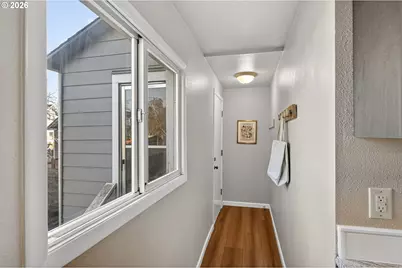 2028 SE Brooklyn St, Portland, OR 97202 - Photo 9