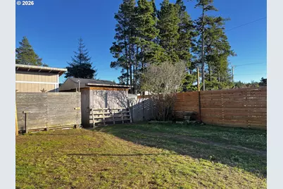 1890 37th St, Florence, OR 97439 - Photo 33