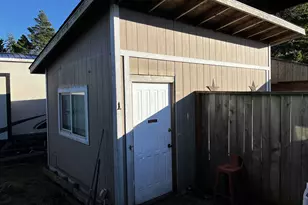 1890 37th St, Florence, OR 97439 - Photo 31