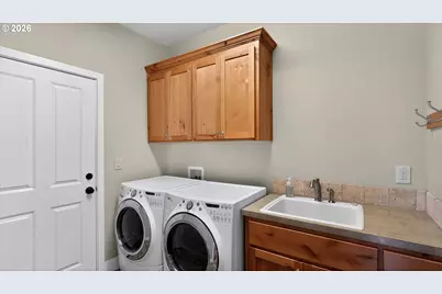1202 SE Yarrow Ave, Madras, OR 97741 - Photo 13