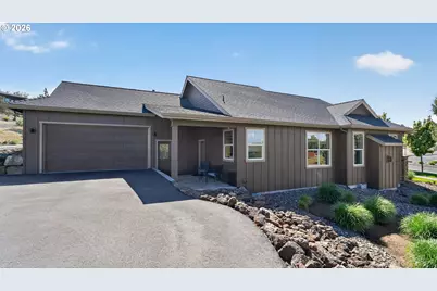 1202 SE Yarrow Ave, Madras, OR 97741 - Photo 3
