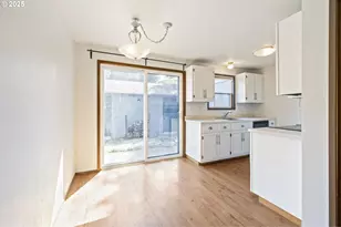 7945 SW Fanno Creek Dr, Portland, OR 97224 - Photo 3