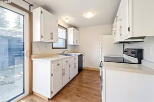 7945 SW Fanno Creek Dr, Portland, OR 97224 - Photo 5