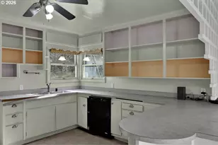 90136 Green Creek Rd, Deadwood, OR 97430 - Photo 17