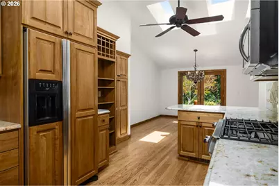 1066 NE 6th Dr, Hillsboro, OR 97124 - Photo 3