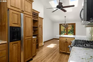 1066 NE 6th Dr, Hillsboro, OR 97124 - Photo 3