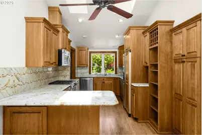 1066 NE 6th Dr, Hillsboro, OR 97124 - Photo 5
