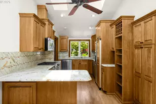 1066 NE 6th Dr, Hillsboro, OR 97124 - Photo 5