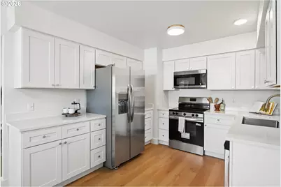 11942 NE Siskiyou St, Portland, OR 97220 - Photo 7