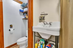 32523 Zarzamora Ln, Eugene, OR 97405 - Photo 21