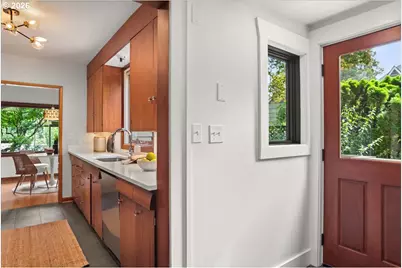 1710 SW Broadway Dr, Portland, OR 97201 - Photo 27