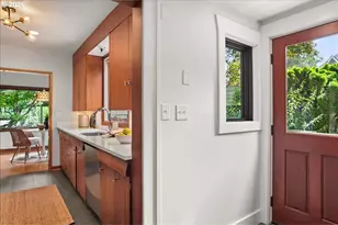 1710 SW Broadway Dr, Portland, OR 97201 - Photo 27