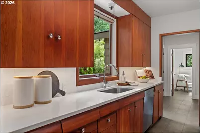 1710 SW Broadway Dr, Portland, OR 97201 - Photo 13