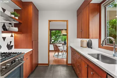1710 SW Broadway Dr, Portland, OR 97201 - Photo 15