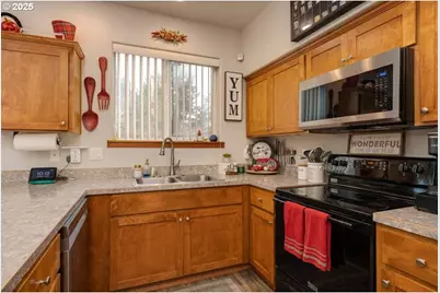 433 SW Pemberly Loop, McMinnville, OR 97128 - Photo 7