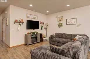 433 SW Pemberly Loop, McMinnville, OR 97128 - Photo 3