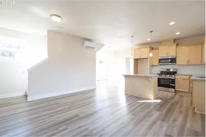 117 E Jersey St, Gladstone, OR 97027 - Photo 3