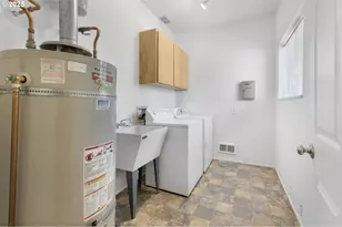 2689 Cupola Dr, Eugene, OR 97403 - Photo 31