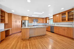 387 NE 15th Ct, Hillsboro, OR 97124 - Photo 9