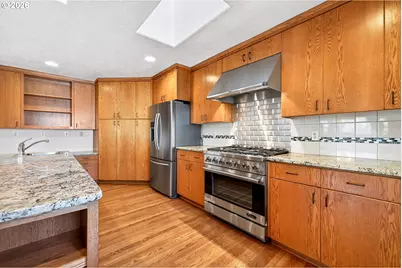 387 NE 15th Ct, Hillsboro, OR 97124 - Photo 5