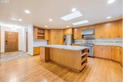 387 NE 15th Ct, Hillsboro, OR 97124 - Photo 3