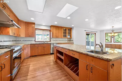 387 NE 15th Ct, Hillsboro, OR 97124 - Photo 5