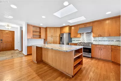 387 NE 15th Ct, Hillsboro, OR 97124 - Photo 3