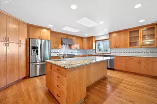 387 NE 15th Ct, Hillsboro, OR 97124 - Photo 3