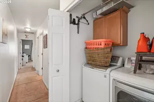 12631 SE Division St, Portland, OR 97236 - Photo 11