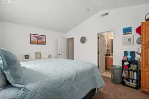12631 SE Division St, Portland, OR 97236 - Photo 9