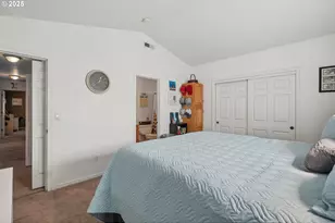12631 SE Division St, Portland, OR 97236 - Photo 7