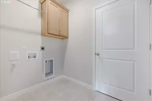 725 E 3rd St, Yamhill, OR 97148 - Photo 33