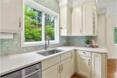 10831 SW Creightonwood Pl, Portland, OR 97219 - Photo 17