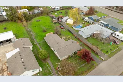 301 NW Midway St, Winston, OR 97496 - Photo 35