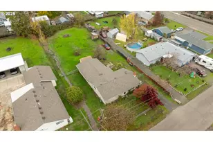 301 NW Midway St, Winston, OR 97496 - Photo 35