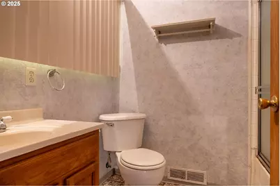 301 NW Midway St, Winston, OR 97496 - Photo 23