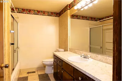 301 NW Midway St, Winston, OR 97496 - Photo 15