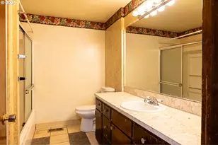 301 NW Midway St, Winston, OR 97496 - Photo 15