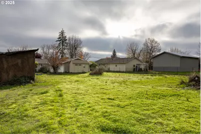 301 NW Midway St, Winston, OR 97496 - Photo 13