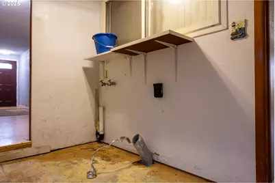 301 NW Midway St, Winston, OR 97496 - Photo 25