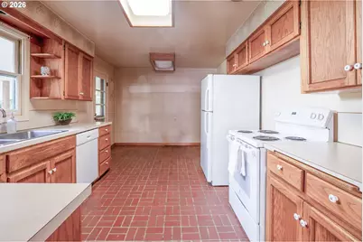 395 Hawthorne Ave, Eugene, OR 97404 - Photo 9