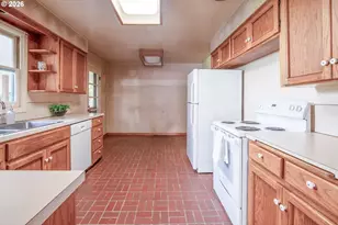 395 Hawthorne Ave, Eugene, OR 97404 - Photo 9