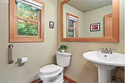 4068 SW Hewett Blvd, Portland, OR 97221 - Photo 17