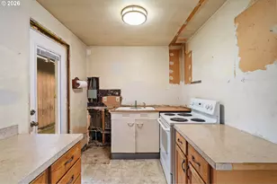 9011 NE Tillamook St, Portland, OR 97220 - Photo 15