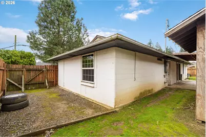 9011 NE Tillamook St, Portland, OR 97220 - Photo 35