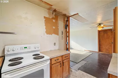 9011 NE Tillamook St, Portland, OR 97220 - Photo 17