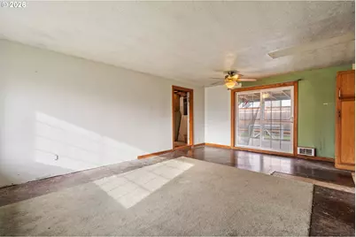 9011 NE Tillamook St, Portland, OR 97220 - Photo 5