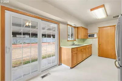 807 SE 169th Dr, Portland, OR 97233 - Photo 33