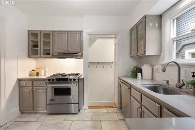 3325 NE Holladay St, Portland, OR 97232 - Photo 17
